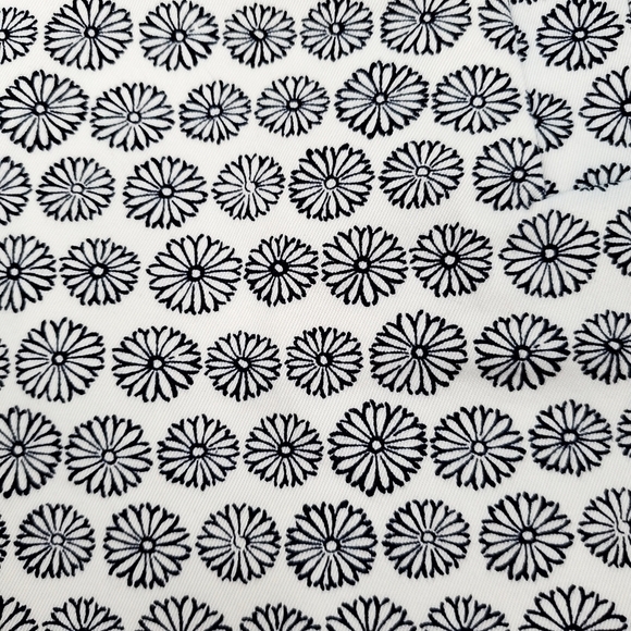 J.Crew Factory Women's Black White Floral Print Casual Stretch Shorts - Picture 8 of 8